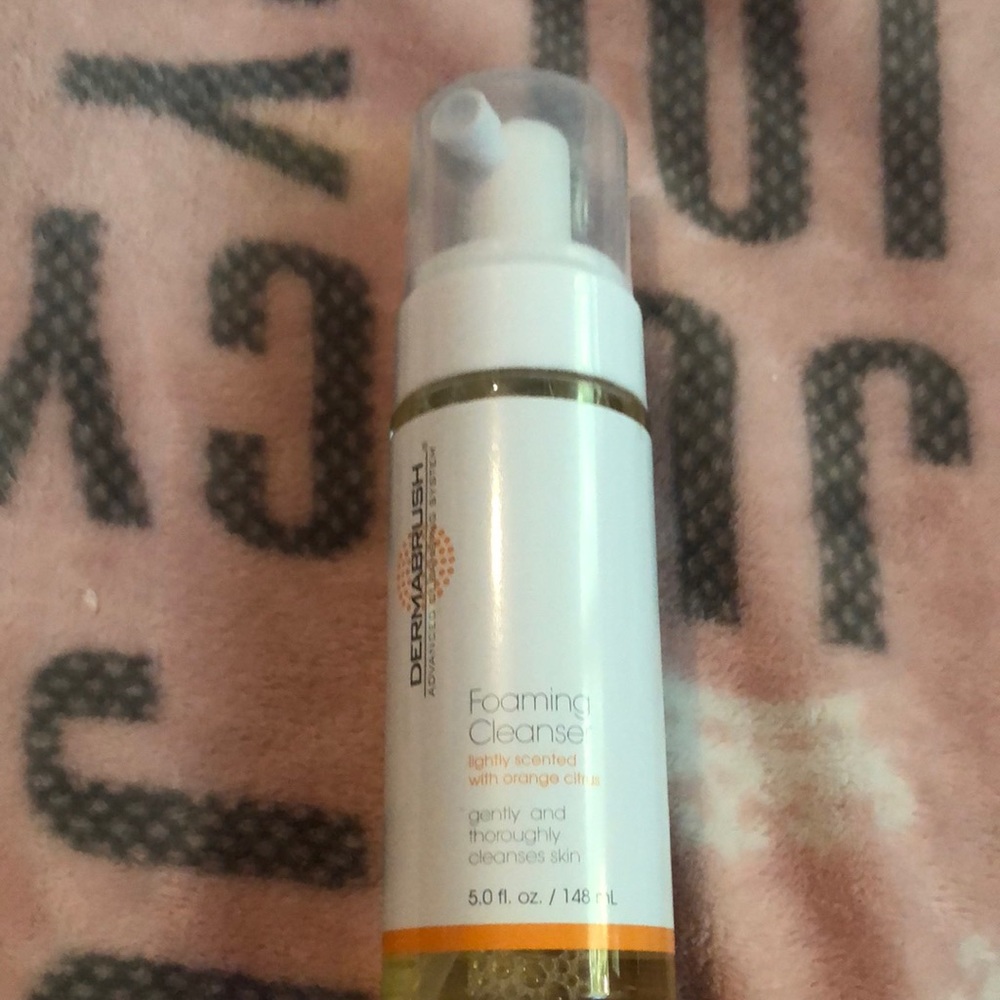 Foaming facial cleanser